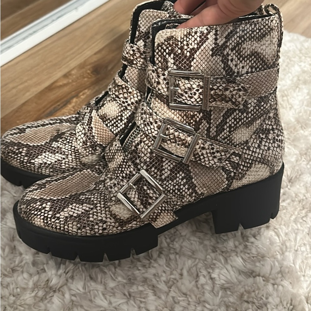 Mini Boots